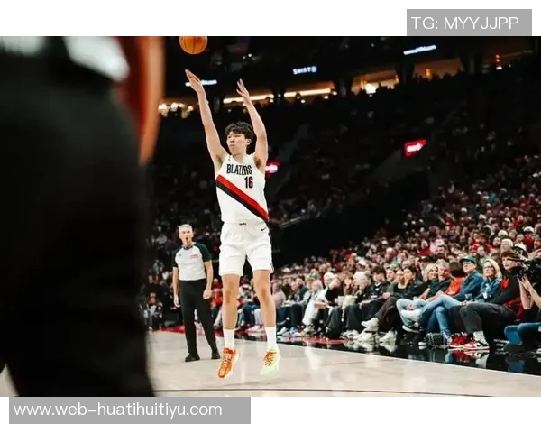 杨瀚森精彩单打尤班克斯背运转身动作大个子难以企及的绝技