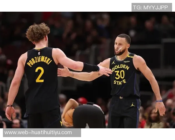 库里半场火力全开三分雨下23分助攻3次展现超级状态