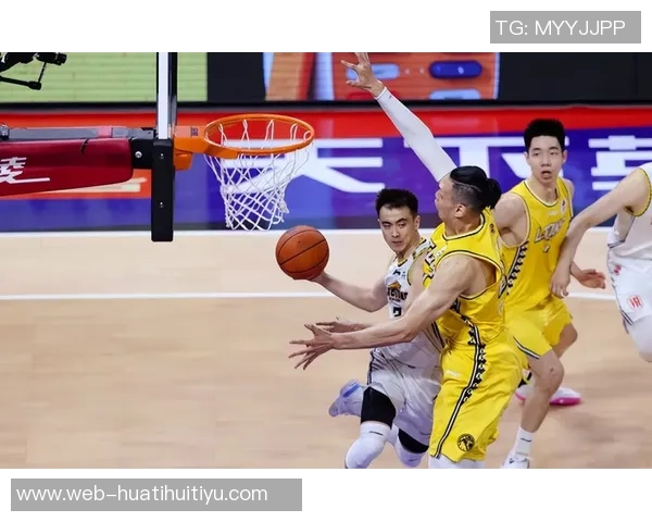 海兰德半场表现抢眼5投3中贡献12分1篮板2助攻1抢断助力全队