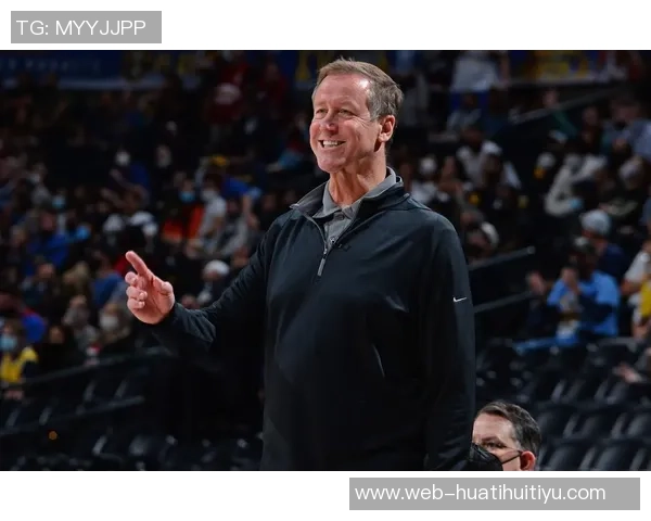 勇士助教斯托茨与昔日爱徒利拉德赛前亲切交流回忆共事岁月